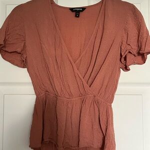 Express Women's Rust-Mauve Flutter Sleeve Top